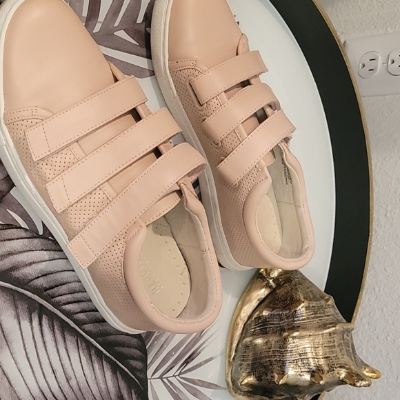 Pink Kenneth Cole Reaction Tennis Shoe - Picture 2 of 4